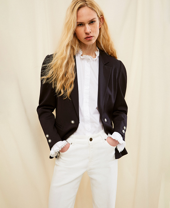 Блейзер с декоративными пуговицами