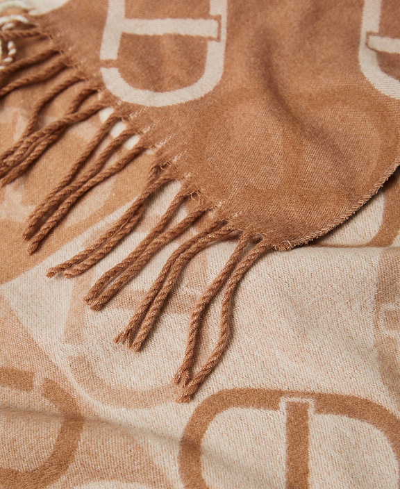 Шарф и бахромой