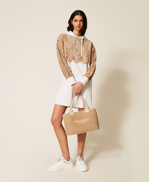 Короткое платье из футера и кружева