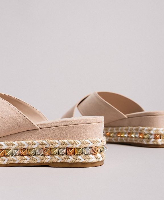 Пантолеты с ремешком крест-накрест