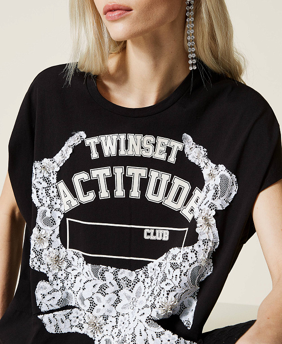 Платье-толстовка и кружевом