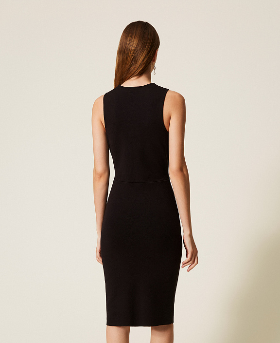 Трикотажное платье миди без рукавов