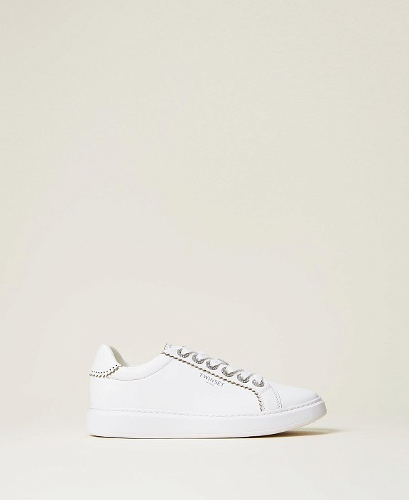 Кожаные сникеры со стразами