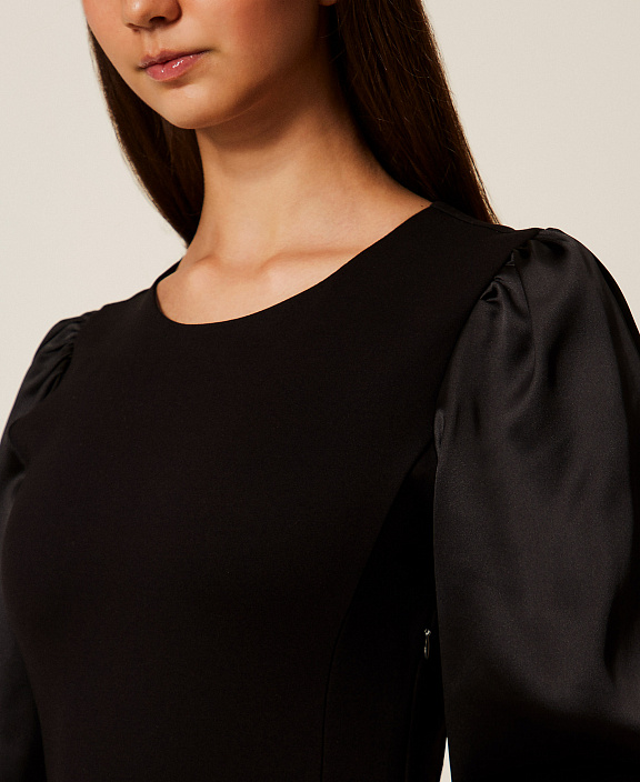 Вязаное платье миди