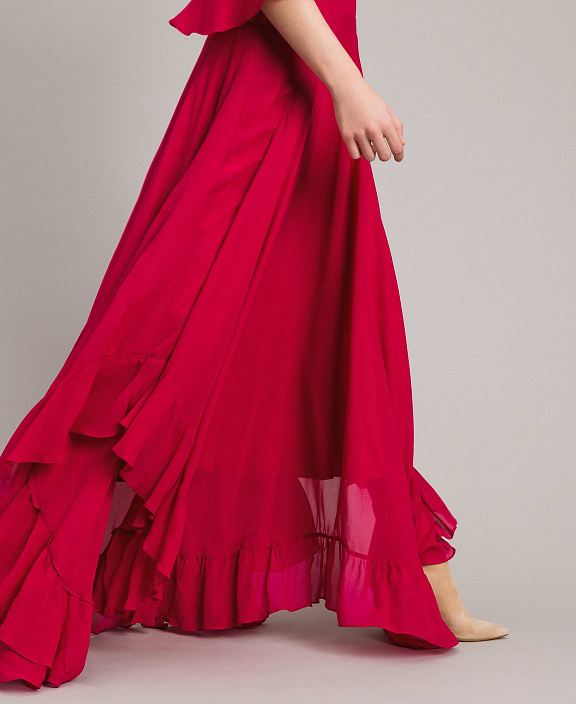 Длинное платье с оборками