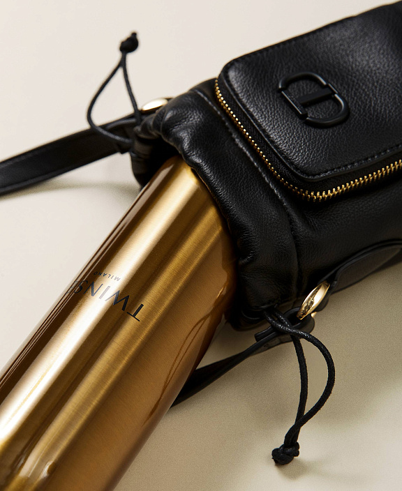 Многоразовая бутылка для воды в футляре