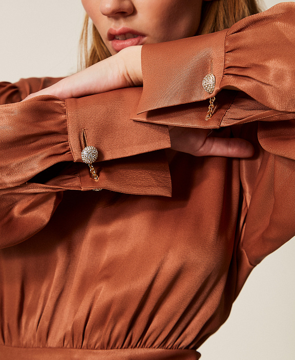 Длинное атласное платье