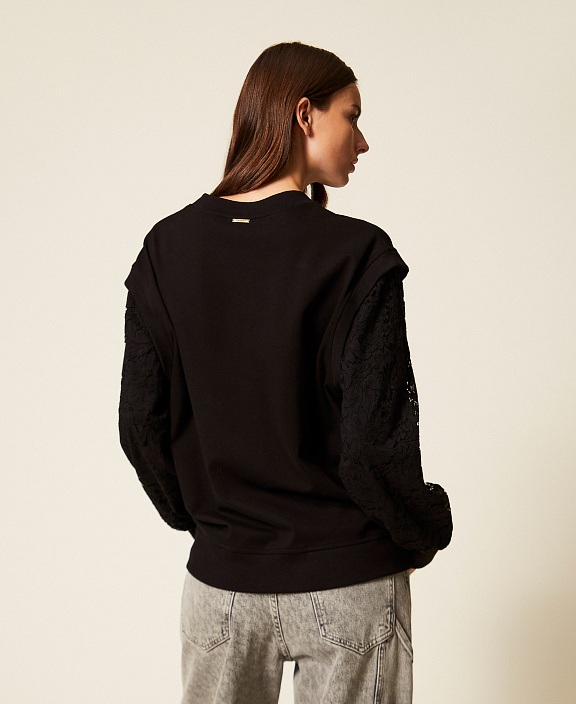 Свитшот с рукавами из кружева