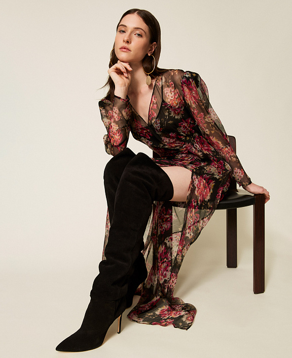 Высокие замшевые сапоги