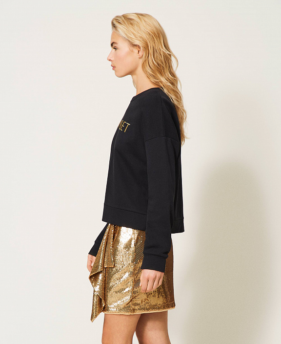 Толстовка с вышитым металлизированным логотипом