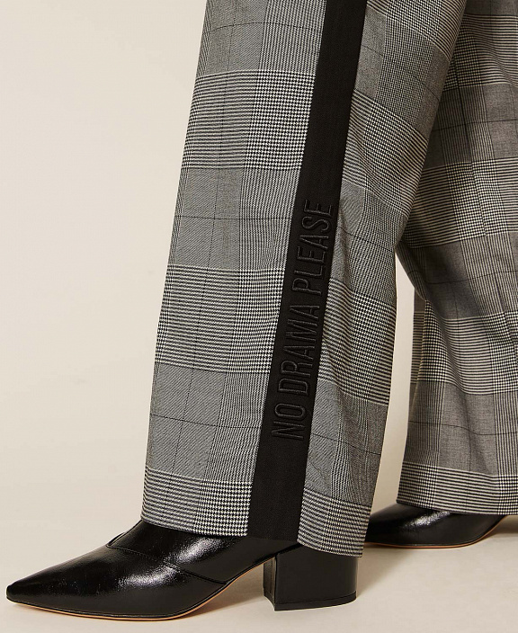 Брюки-палаццо MYFO в клетку с лампасами