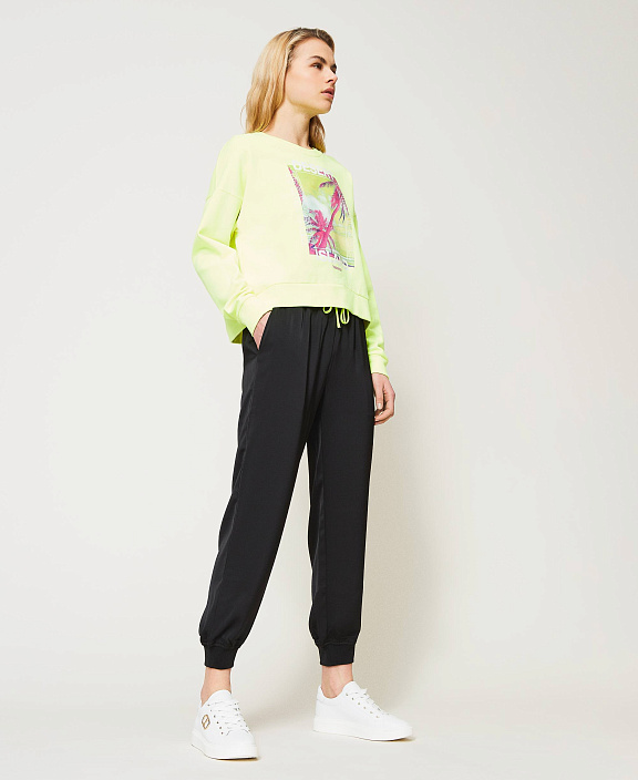 Брюки-джоггеры из технического атласа