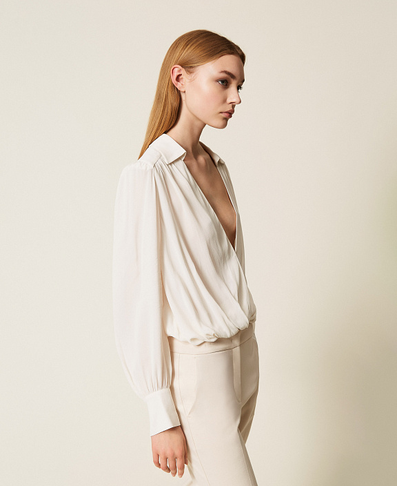 Крепдешиновое боди со сборками