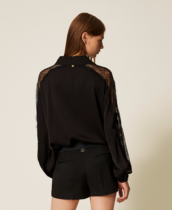 Атласная рубашка с кружевом