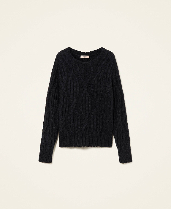 Свитер с косами