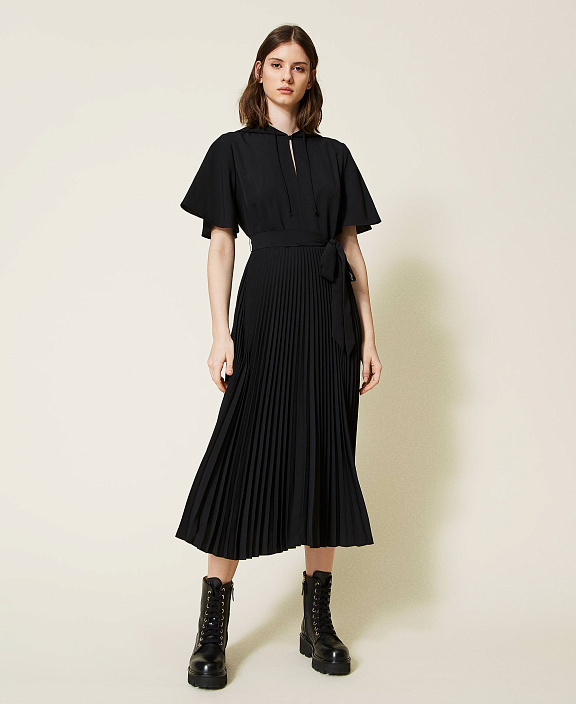 Платье из крепдешина с плиссировкой