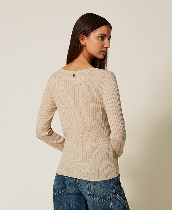 Джемпер в рубчик из тонкого трикотажа