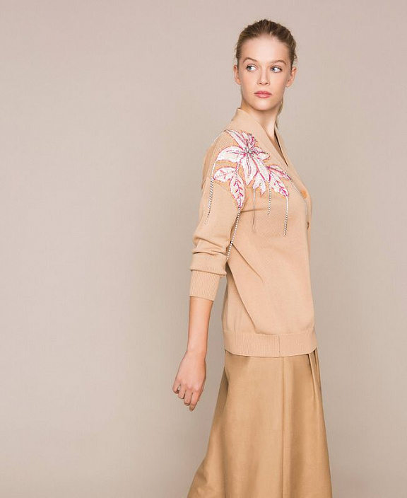 Кардиган с вышивкой