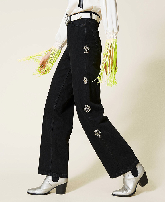 Свободные прямые джинсы Diamond с патчами