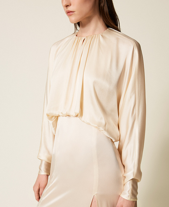 Длинное полушелковое атласное платье