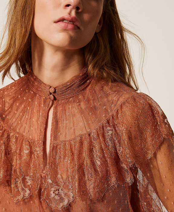 Блузка из тюля плюмети и кружева