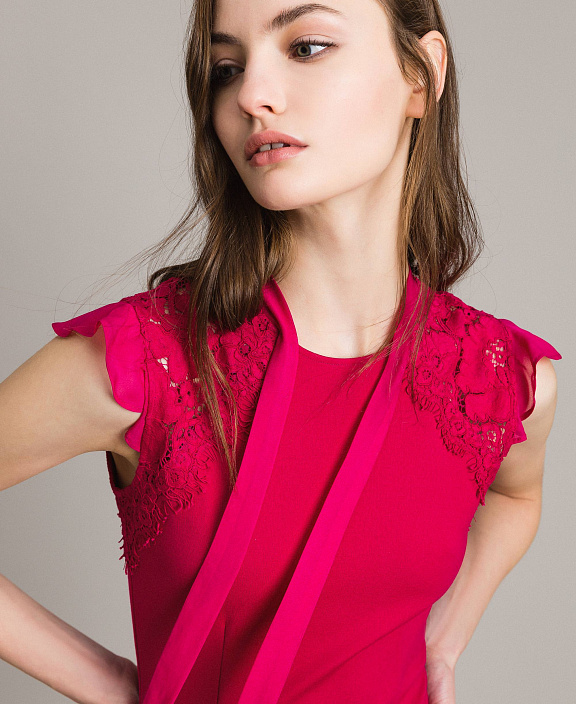 Платье-футляр