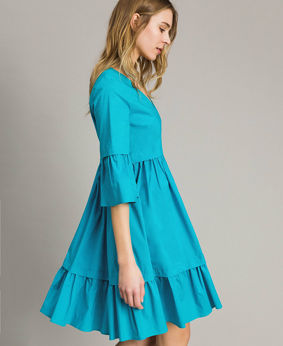 Короткое платье с завышенной линией талии