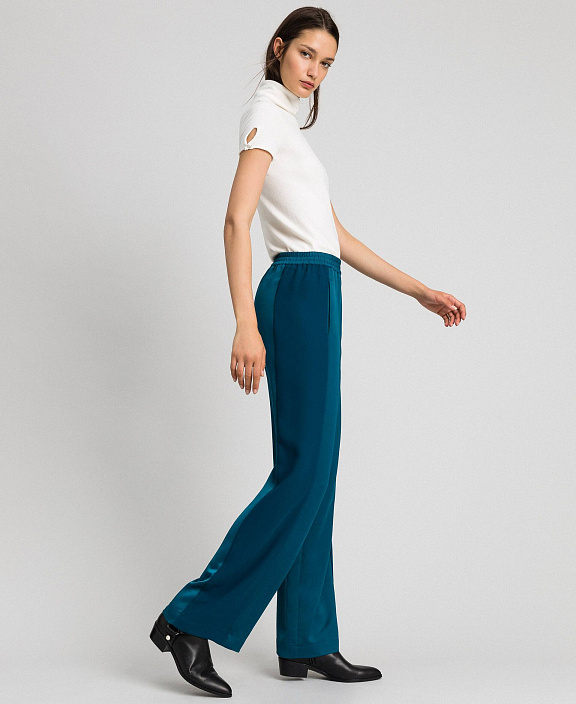 Брюки-палаццо с контрастными лампасами