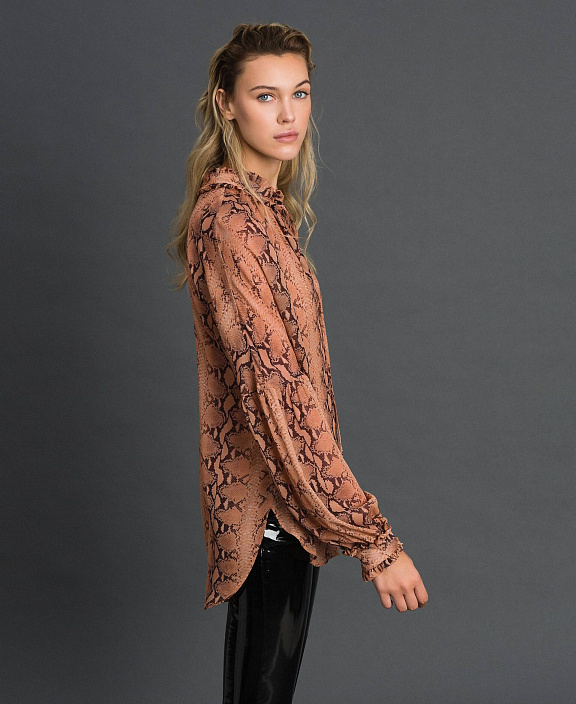 Блуза из жоржета с животным принтом