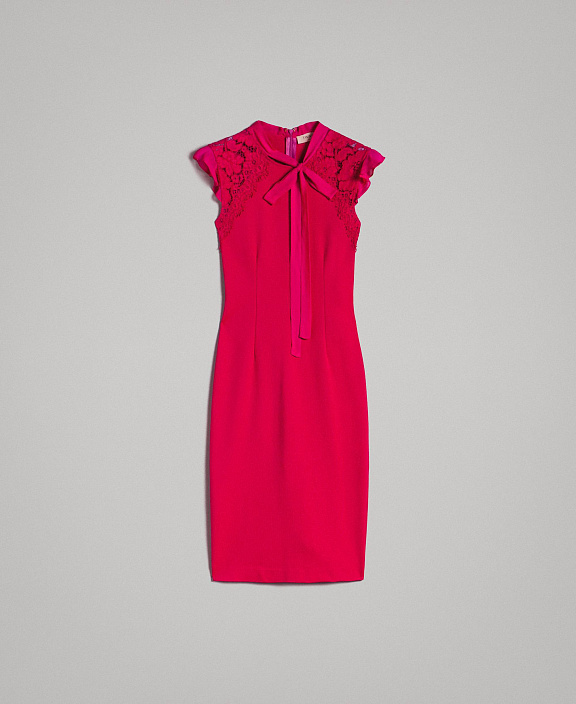 Платье-футляр