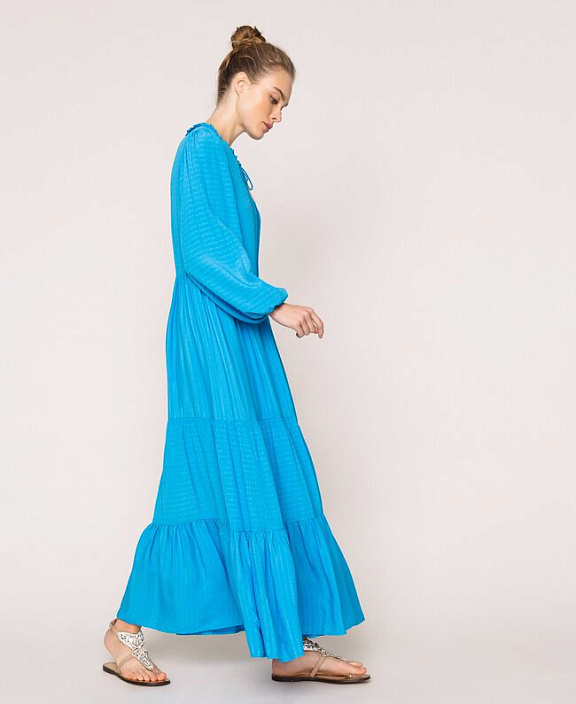 Длинное платье с оборками