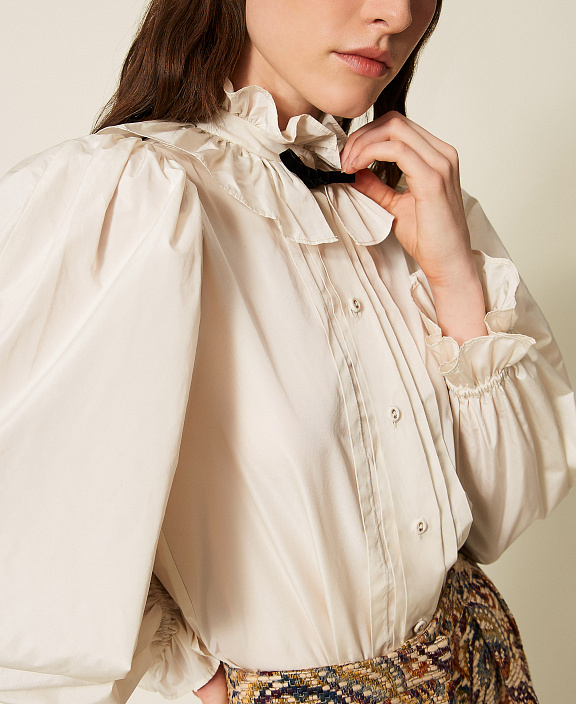 Рубашка из тафты с бархатной лентой