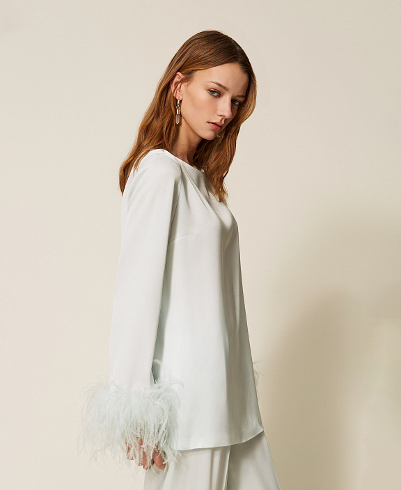 Блуза с декором из перьев на манжетах