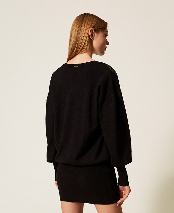 Трикотажное платье мини со вставкой из органзы с цветочной вышивкой