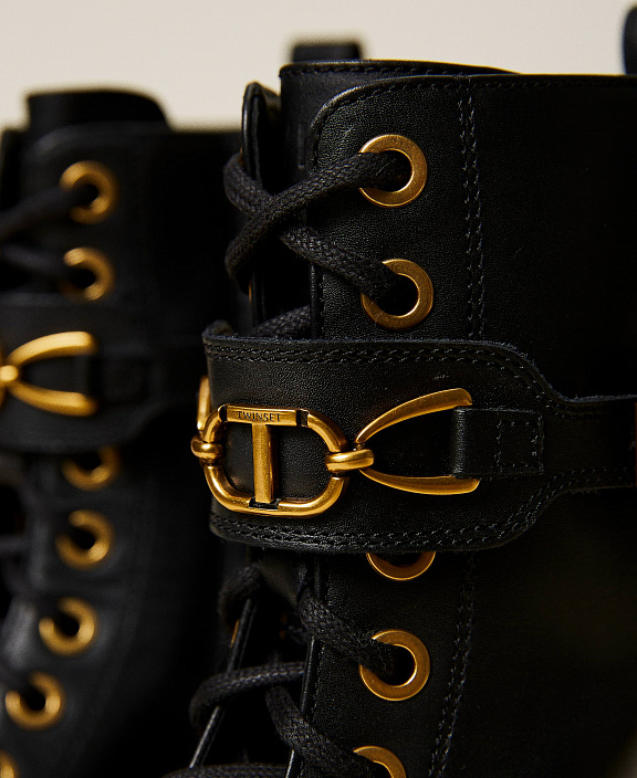 Кожаные ботинки-амфибии с фурнитурой-логотипом