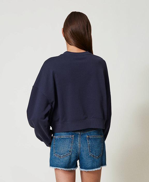 Короткая толстовка с цепочкой