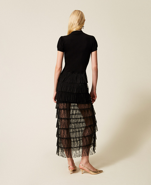 Длинное трикотажное платье с кружевом плюмети