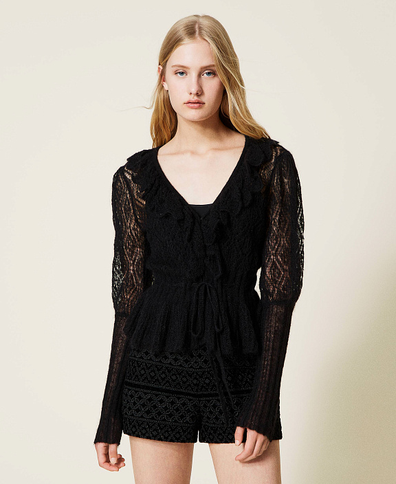 Ажурная трикотажная блуза с оборками
