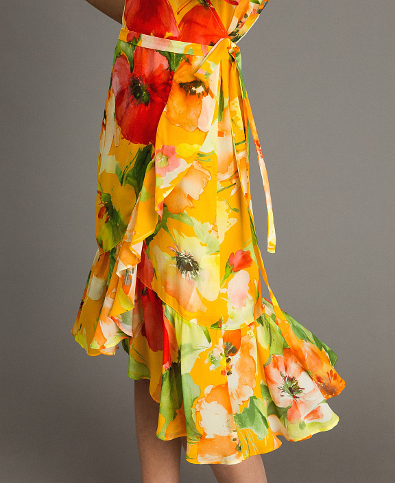 Платье на запах с цветочным принтом