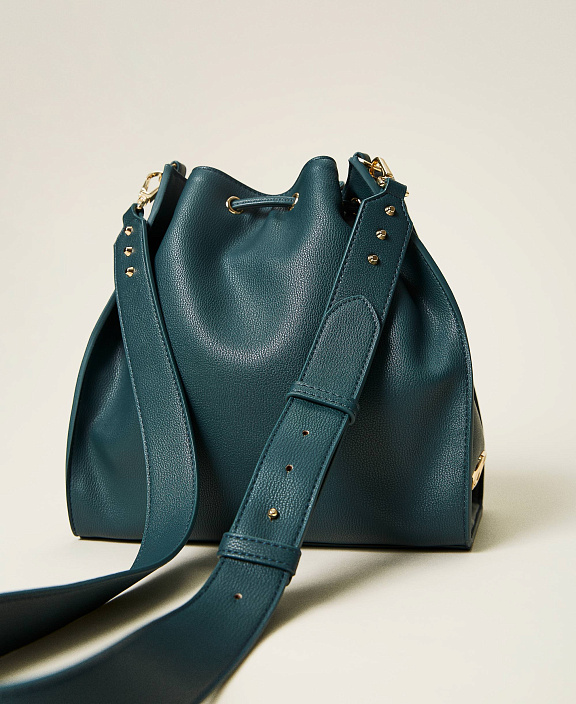 Сумка-ведро с заклепками