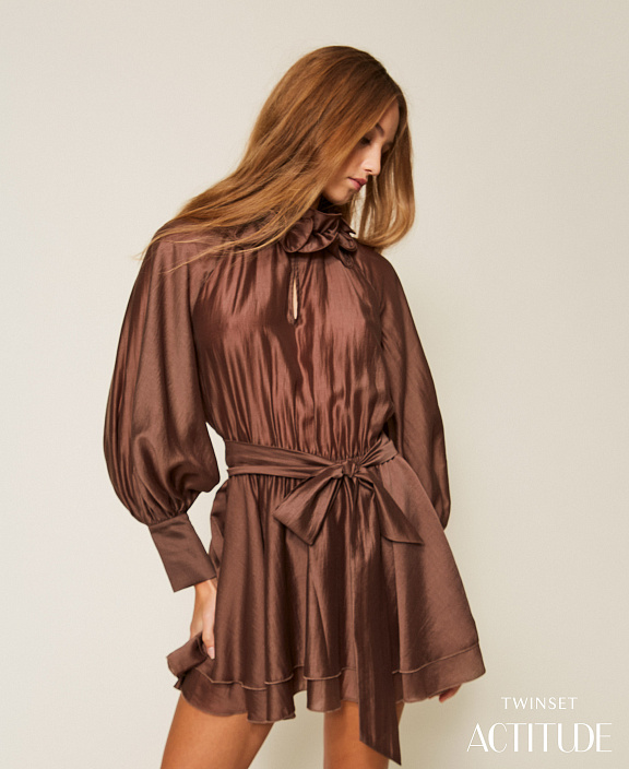 Короткое платье из вуали с воланом