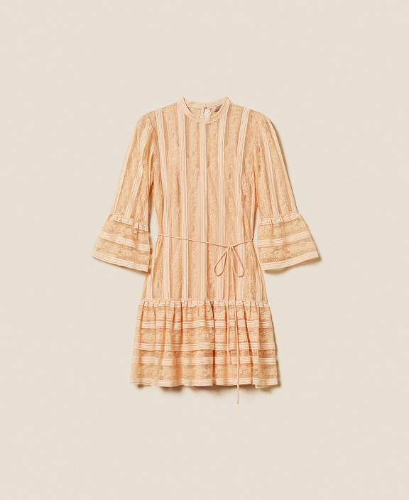 Короткое кружевное платье в полоску с поясом