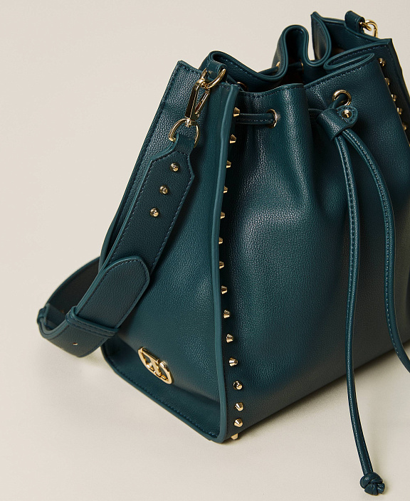 Сумка-ведро с заклепками