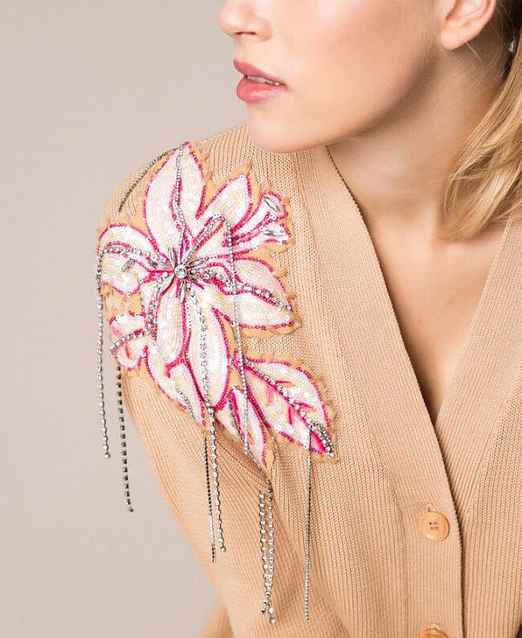 Кардиган с вышивкой