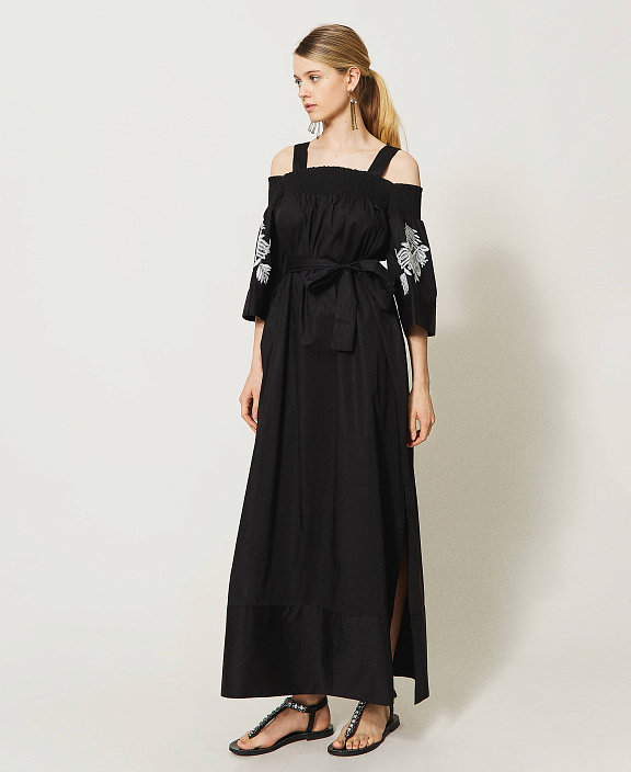 Платье из поплина с открытыми плечами и вышивкой