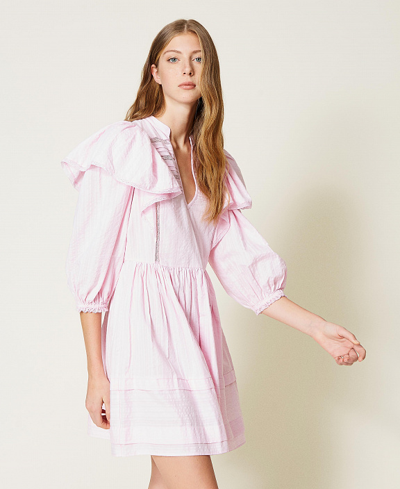 Платье из муслина с кружевом