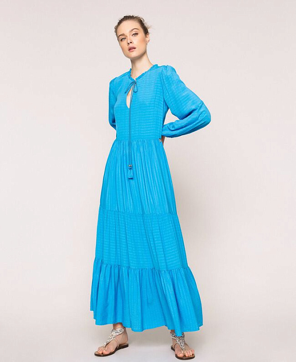 Длинное платье с оборками