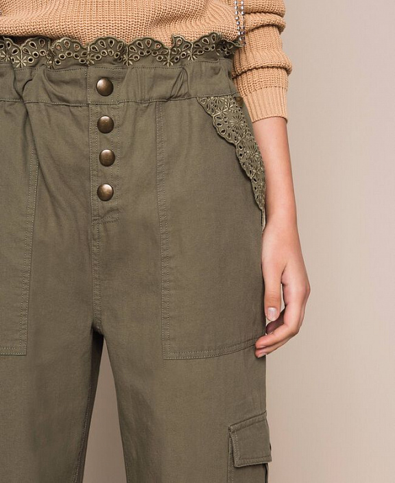 Брюки с пуговицами