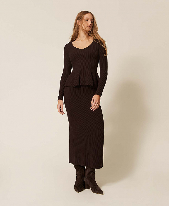 Юбка макси из трикотажа в рубчик