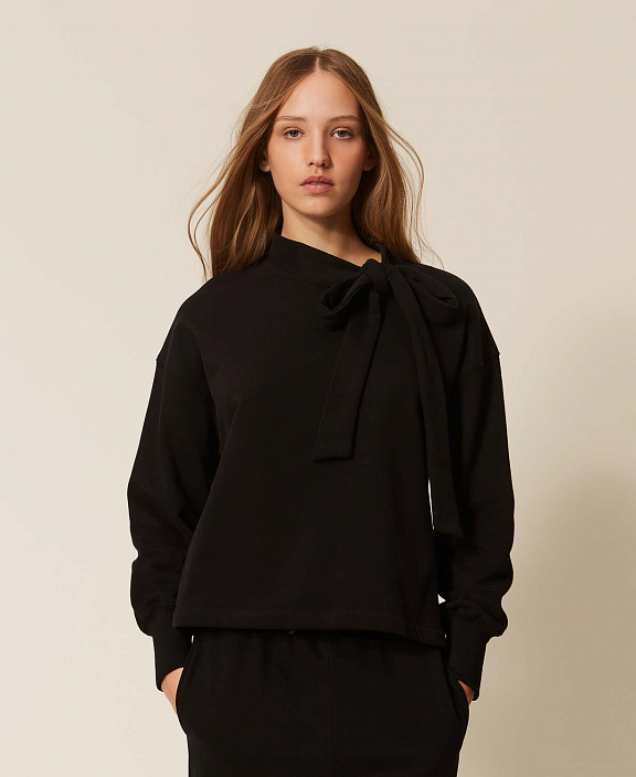 Свитшот с воротником-аскот